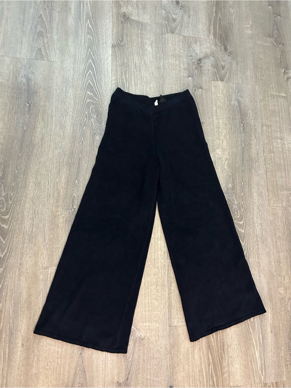 Moth Wide Leg Navy Blue Women’s Pants size S it has an unnoticeable stain .